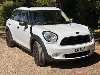 Mini Countryman 1.6L petrol engine white low mileage great condition - Image 1 of 4