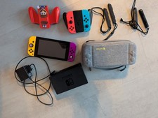 Nintendo Switch Handheld-System 32GB Joy-Con Rot/Blau mit Zubehörpaket