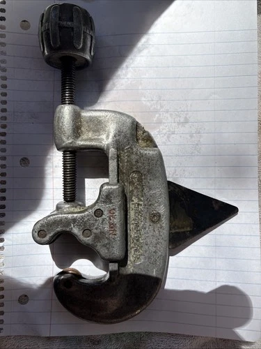 Ridgid Tools No.20 Heavy Duty  Screw Feed Tubing Cutter For 5/8" - 2 1/8" (46)