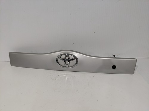 2006 09 TOYOTA PRIUS LIFT GATE TRIM WITH SMART KEY OEM 76801 47060 EBay