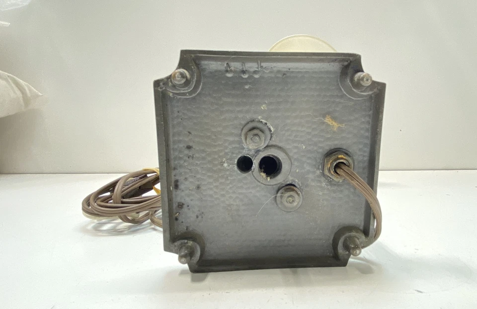 Antique Bronze Art Deco Lady Figurine Lamp with Glass Bell Shade - Image 4 of 4