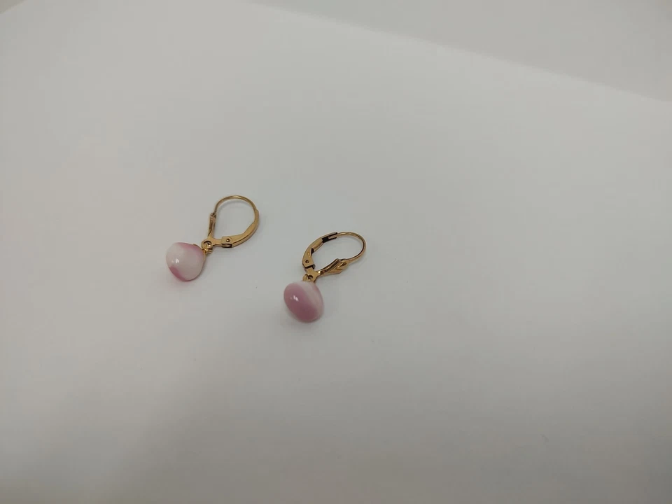 Pendientes con cierre de palanca de cuarzo rosa de oro de 14 quilates Foto 3 de 4