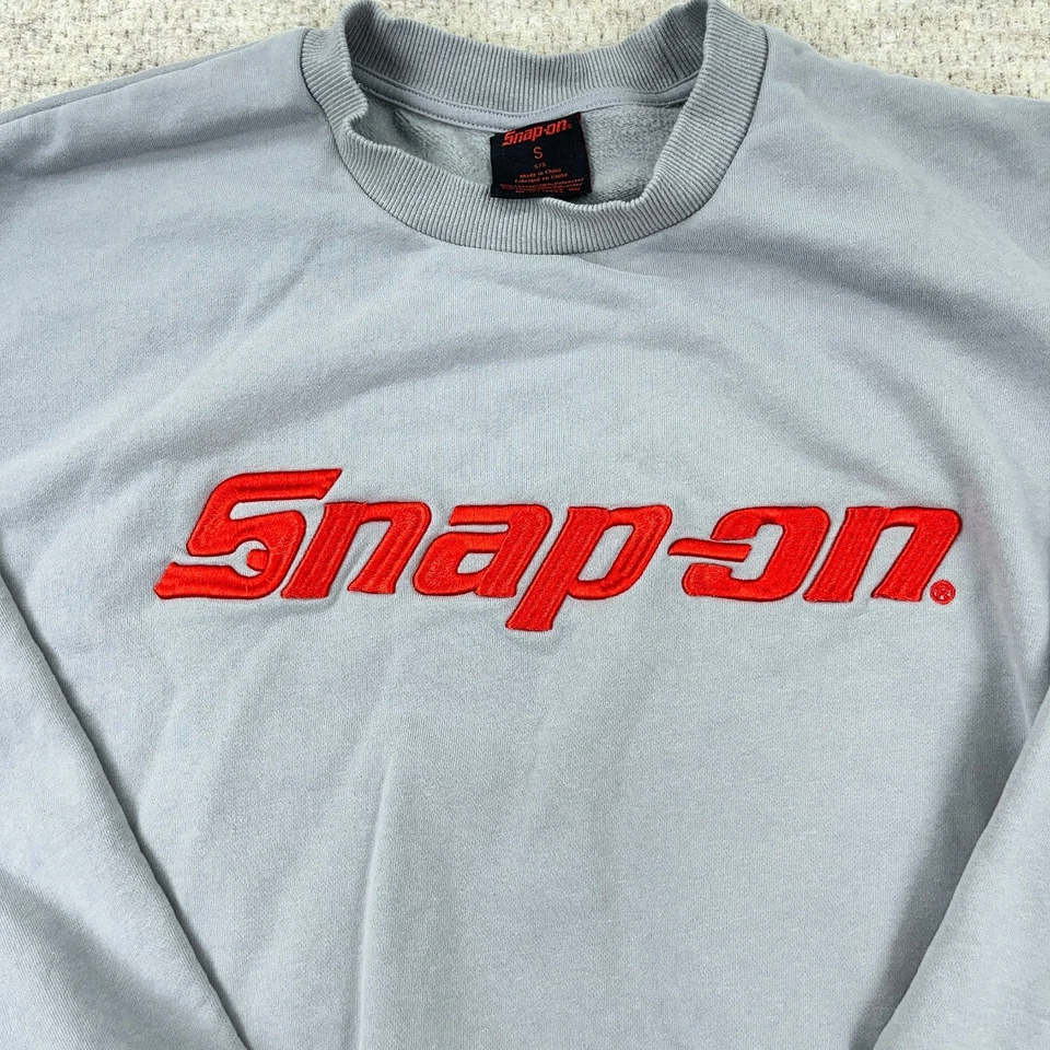 Sudadera a Presión Hombres Pequeña Gris Roja Cuello Redondo Suéter Herramientas de Deletrezo Adulto Foto 2 de 4