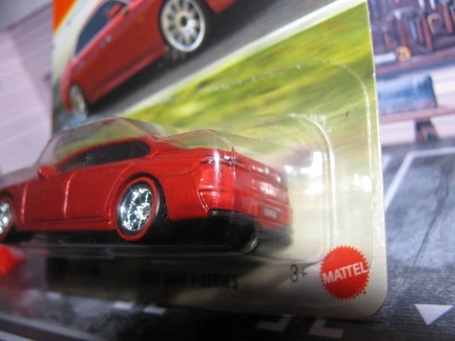 BMW Serie 7 #100/125 2025 Matchbox rojo 2024, con cambio de rueda de pilotos reales Foto 4 de 4