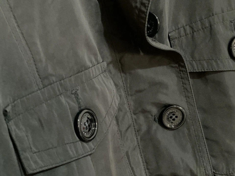 Jaqueta feminina Burberry London com cinto preto com fecho de botão e zíper. " PVC TAMANHO L - Imagem 3 de 4