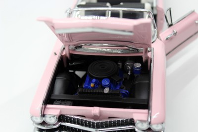 1959 Cadillac Series 62 Convertible, Danbury Mint 1:24 Pink w