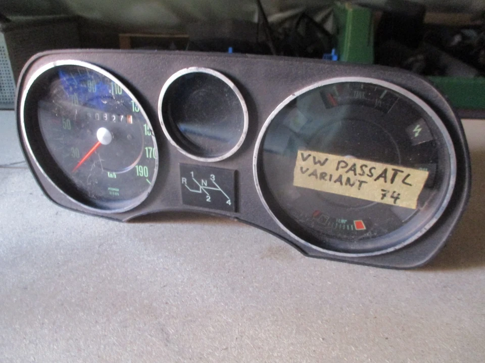 VW Passat B1 Kombiinstrument Tacho Tachometer 190kmh Tank Temp original VAG - Bild 3 von 4