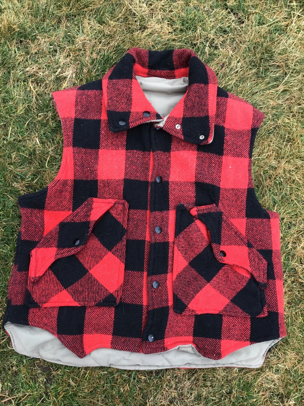 1970s VINT WOOL BUFFALO PLAID INSULATED VEST REVERSIBLE QUILTED LINING PENDLETON