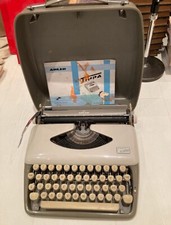 superbe petite machine a ecrire  adler  modéle tippa