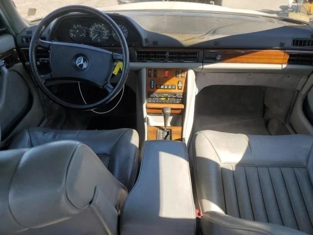 1983 MERCEDES 300SD W126 RIGHT PASSENGER SIDE FRONT DOOR GLASS WINDOW - Image 4 of 4