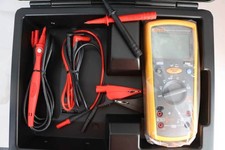 Multímetro de aislamiento Fluke 1577 con cables de prueba, estuche rígido CATIII 1000V CATIV 600V