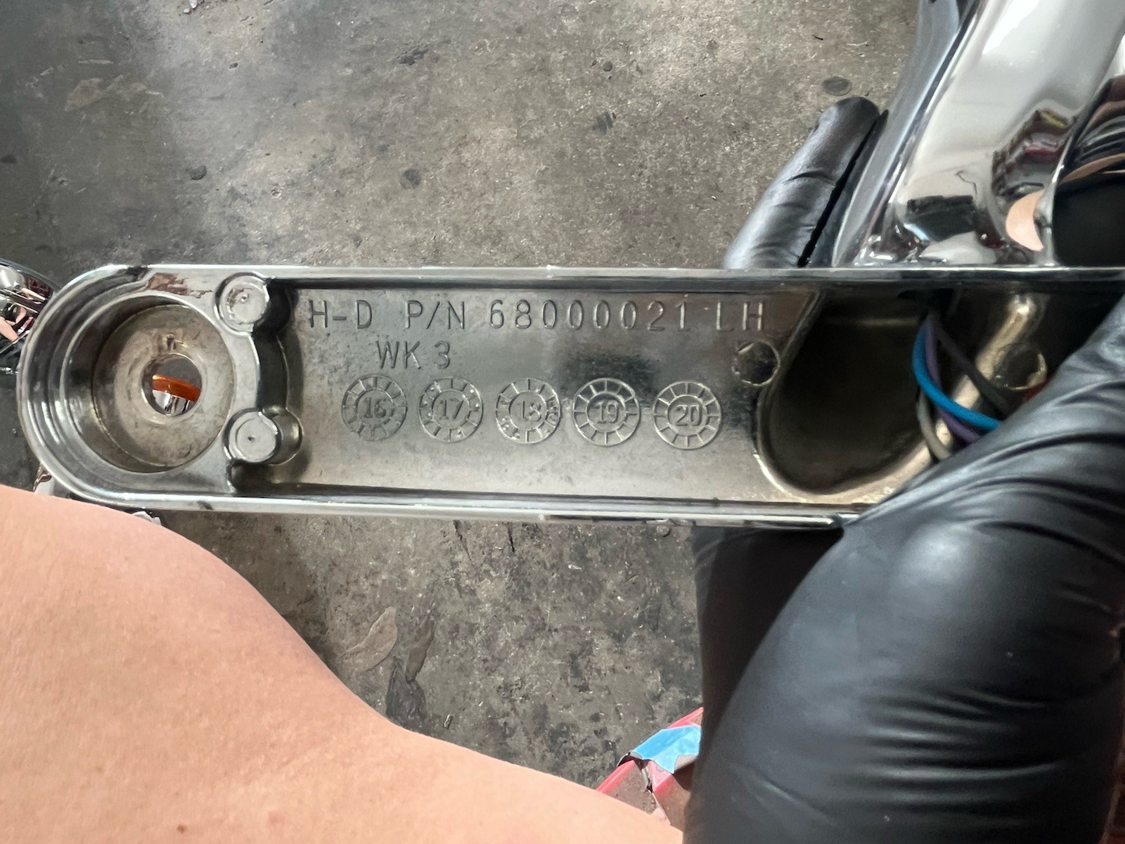 Harley  Auxiliary Driving Passing Lamps Turn Lights Bracket 14-20 Touring