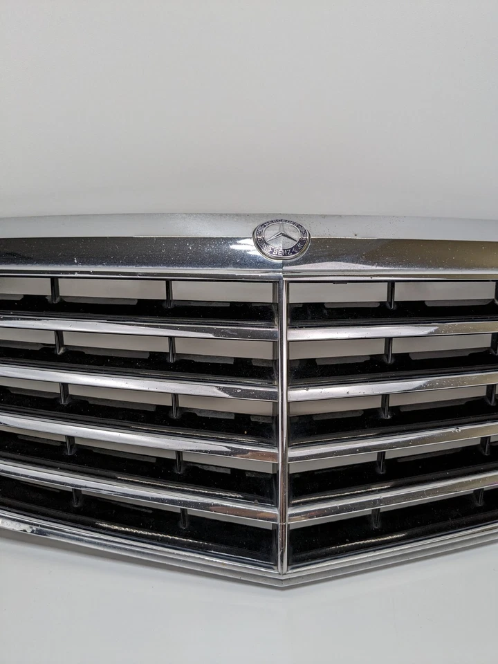 OEM MERCEDES BENZ W211 E350 E550 2007-09 CAPÓ DELANTERO PARRILLA CROMADA Foto 3 de 4