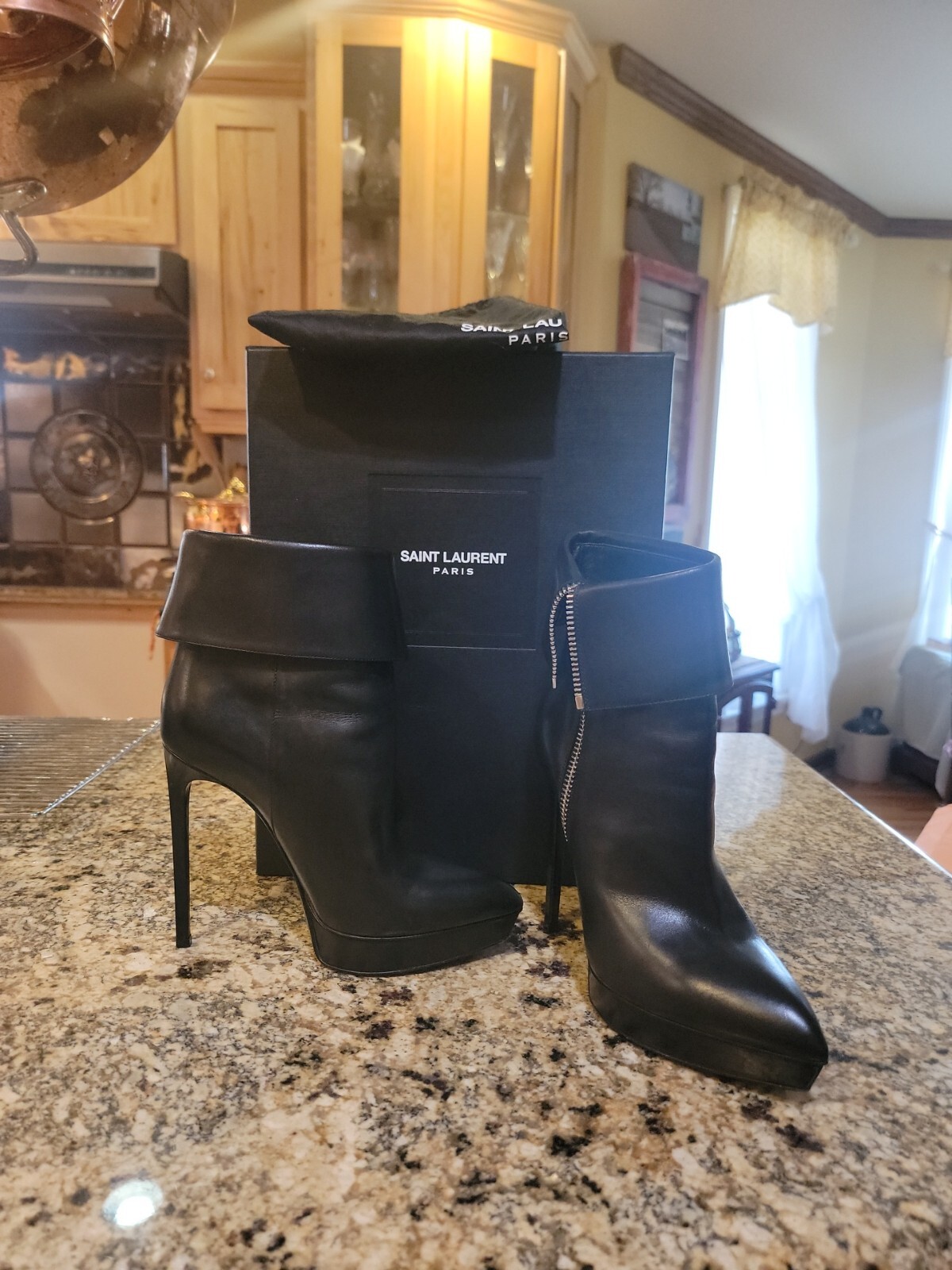 SAINT LAURENT Stivali in pelle Yves Saint Laurant EU 39