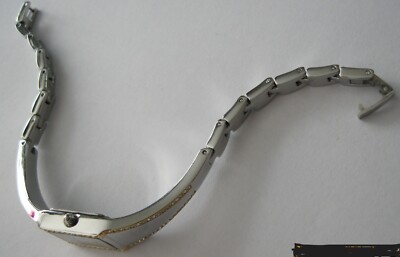 Accurist Schmuckuhr. Farbe - silber mit den weissen Steine. Handumfang - 18 cm. 