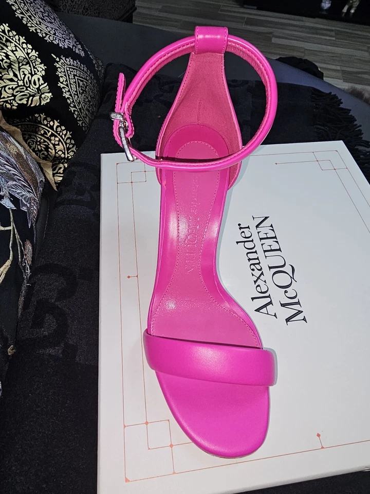 Sandalias Alexander McQueen Tacón Esculpido 37 Rosa Plata Estilo: BOBBY Foto 4 de 4