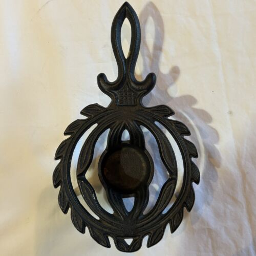 Vintage Cast Iron Tea Light Trivet Warming Stand Laurel Wreath VG CONDITION