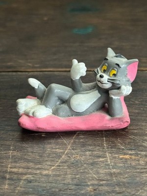80's Bully Tom Cat Laying on Pink Bed Tom & Jerry