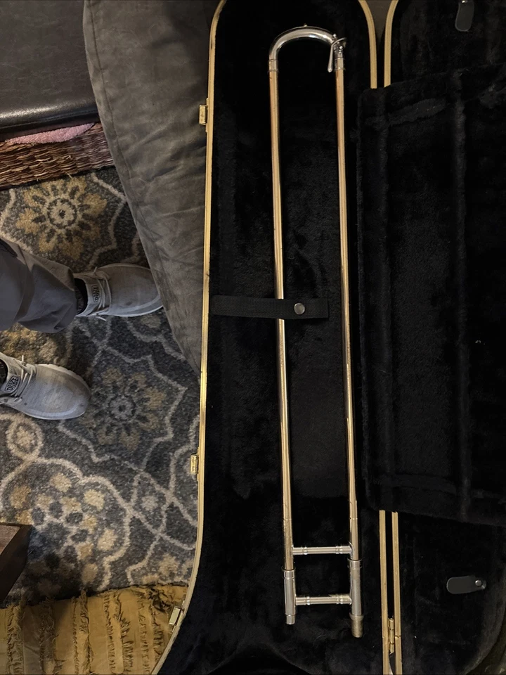 Trombón solista Bach con estuche - Slide suave, toca muy bien, arañazos y deslustre Foto 2 de 4