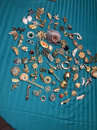 Vintage Costume Jewelry Lot 95 Brooches All Marked