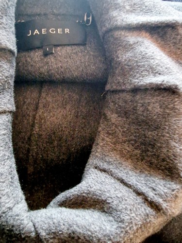 JAEGER WOMENS SOFT GREY WOOL MIX CAPE WITH POCKETS & BUTTON FASTENING SIZE L - Picture 3 of 7