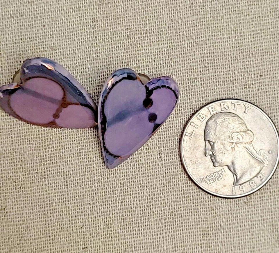 Pendientes Vinage en forma de corazón cerámica esmaltada tachuelas de bronce lavanda perforados años 80 Foto 4 de 4