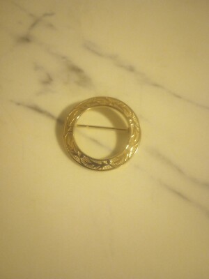 Empty Circle Leaf Around Brooch