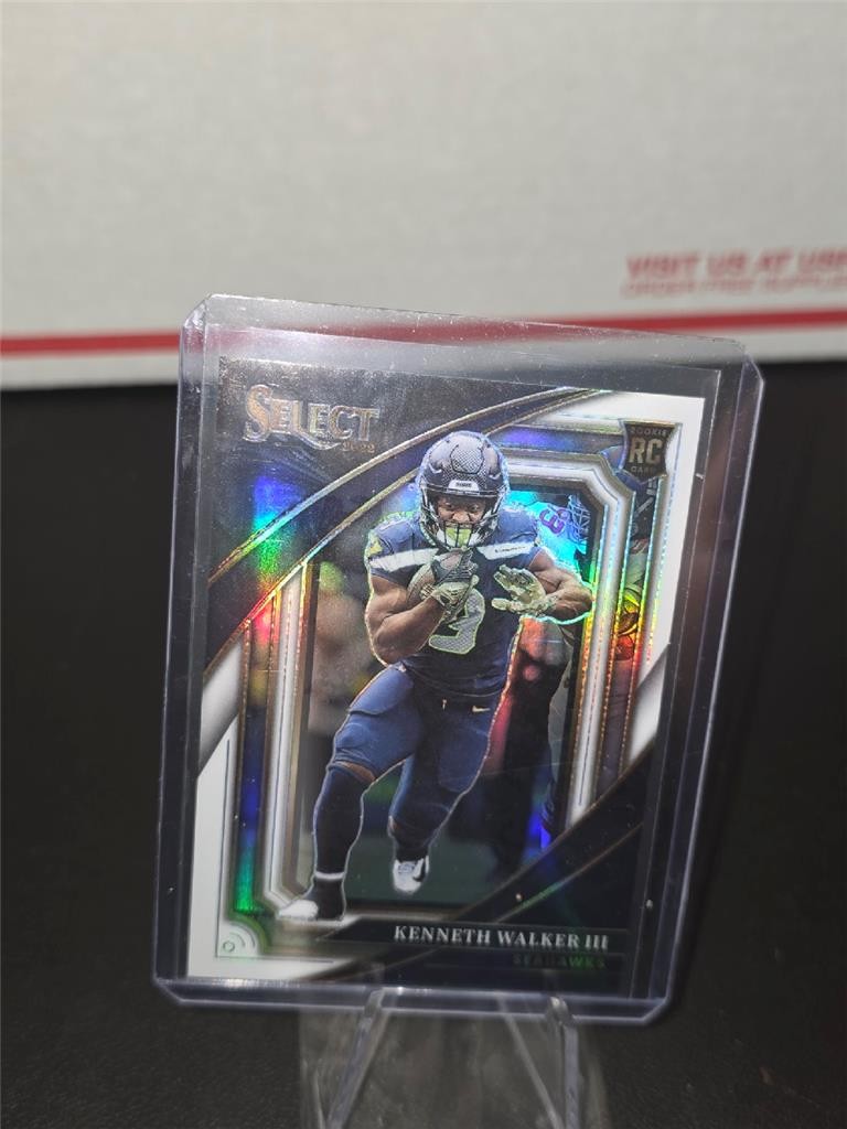 2022 Select Suite Level White Prizm /35 Kenneth Walker III Rookie RC