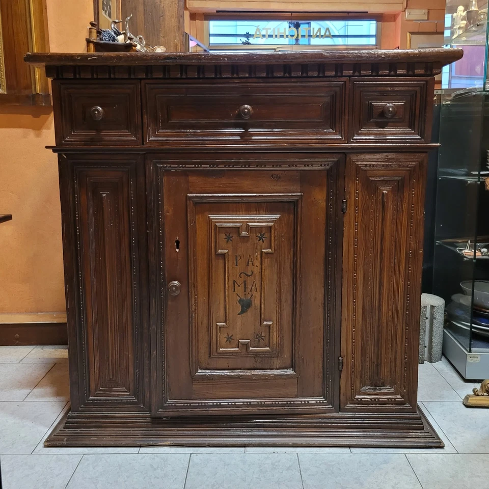 Credenzino in legno dolce, Nord Italia, di fine XVII secolo - Immagine 2 di 4