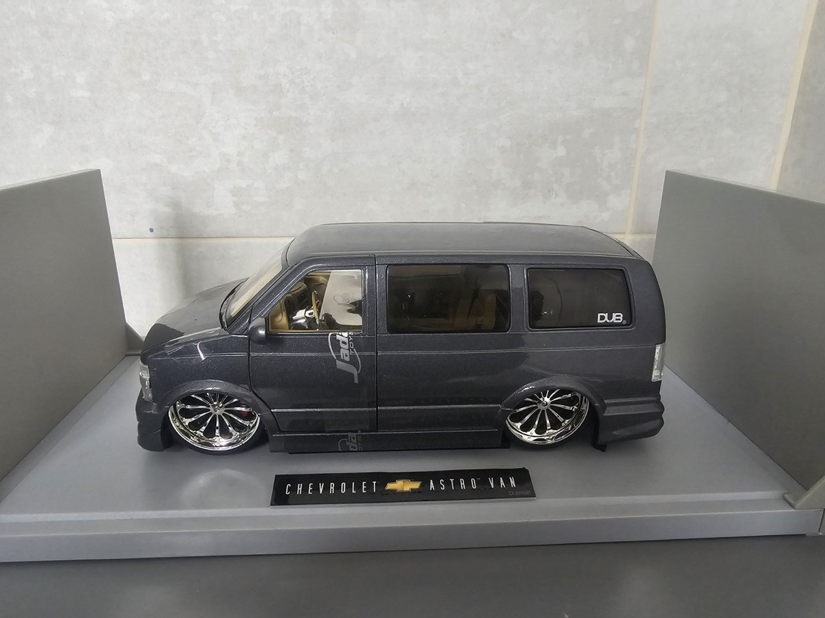 1:18 Chevrolet Astro Van Dub City | eBay