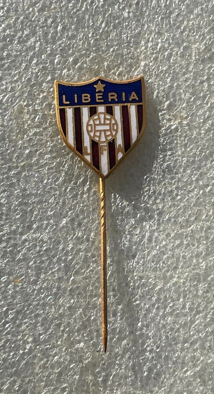 Rare Vintage pin badge ARGENTINA CLUB ATLETICO PLATENSE FOOTBALL CLUB CAP  enamel