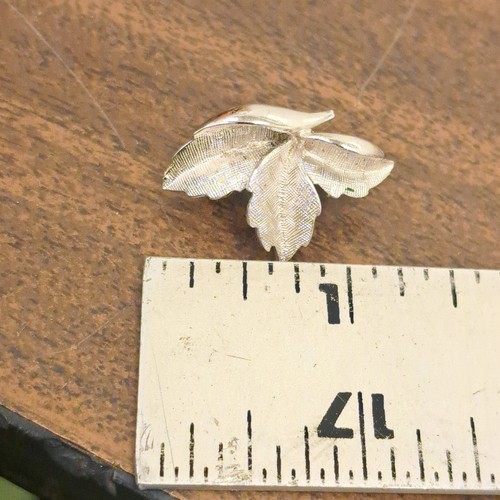 Coro Clip On Earrings Vintage Silver Tone Leaf Classic Autumn Fall Signed - Picture 6 of 6