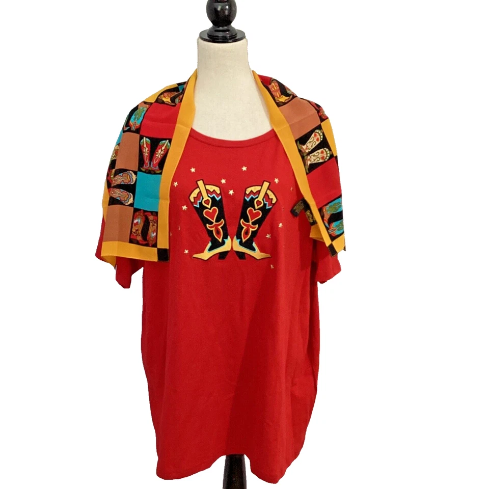 NUEVO CON ETIQUETAS DE COLECCIÓN BOB MACKIE CONJUNTO DE ARTE PORTÁTIL (2) CAMISETA ROJA BUFANDA BOTAS VAQUERAS OCCIDENTALES 2X Foto 2 de 4