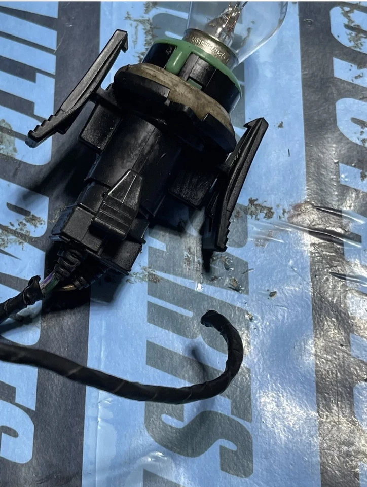 BMW E36,E34 88-99 COLA DE CERDO Enchufe Bombilla/SEÑAL DE GIRO DELANTERO Enchufe Carcasa 3 Pol. OEM Foto 4 de 4