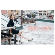 Taylor Swift Store 2013 Merchandise: Rooftop 1989 Tour 17"x26" Poster -Edge Wear