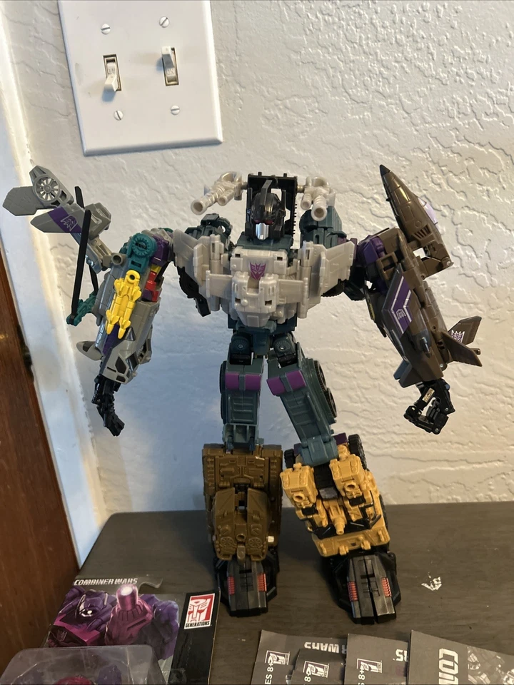 Hasbro Transformers Combiner Wars Combaticons Bruticus con onda de choque Foto 3 de 4