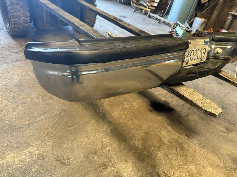 Parachoques trasero Ford F250 F350 Super Duty 1999-2004 cromado de fábrica Foto 2 de 4