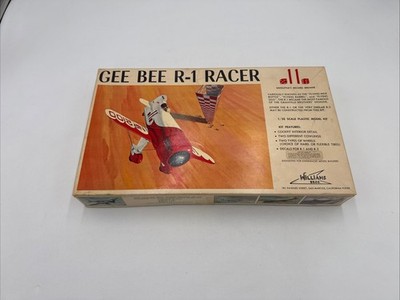 1/32 Williams Bros Gee Bee R-1 Racer American Airplane Kit Open Box