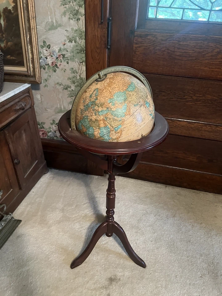 Globo terráqueo giratorio imperial vintage de 12" Cram's en un soporte libre de madera de 36"" Foto 2 de 4