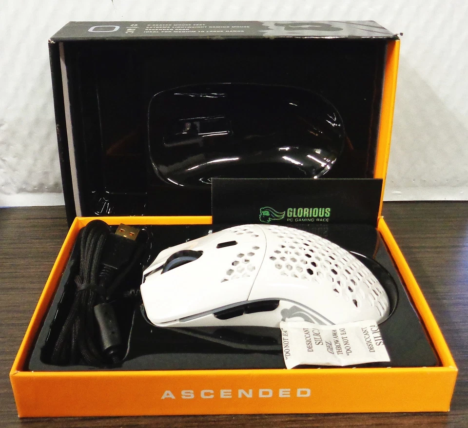 Glorious Model O RGB PC Gaming Mouse ~ CO-GWHITE ~ Glossy White ~ Wired - Image 3 of 4