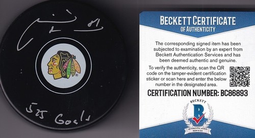 BECKETT MARIAN HOSSA "525 GOALS" SIGNED CHICAGO BLACKHAWKS LICENSED LOGO PUCK 93
