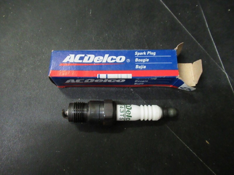 SP12 Genuine ACDelco R43TS Spark Plug OEM New Factory Boat Parts