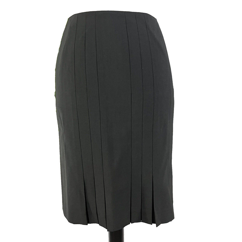 Anne Klein Skirt size 4 Classic Black Wool Kick Pleats A Line Knee Career Modest