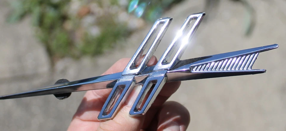 Placa de identificación emblema tapa maletero trasero cromado Oldsmobile 88 1961 fabricante de equipos originales Foto 2 de 4