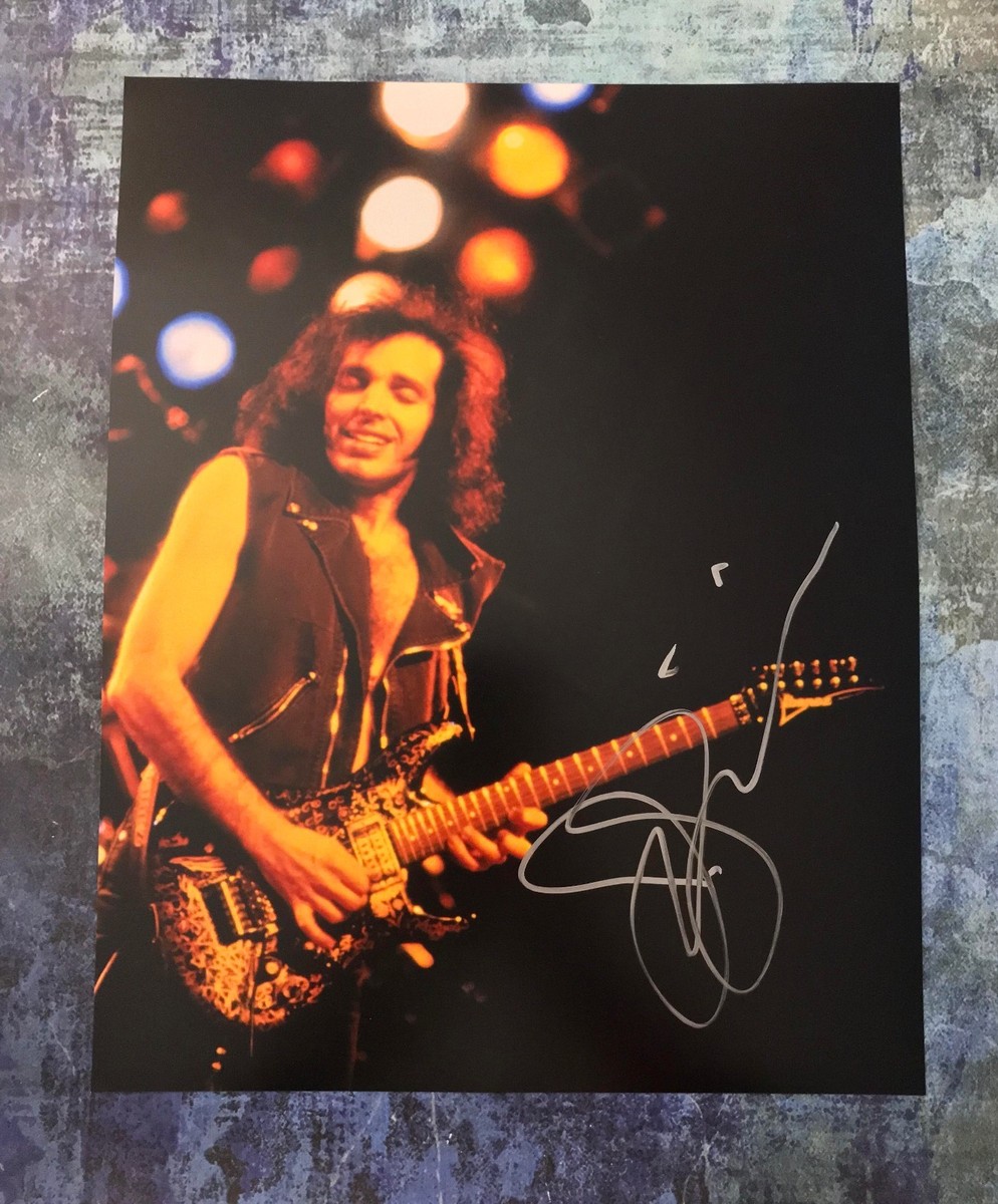 GFA Legendary G3 Guitarist * JOE SATRIANI * Signed Autograph 11x14