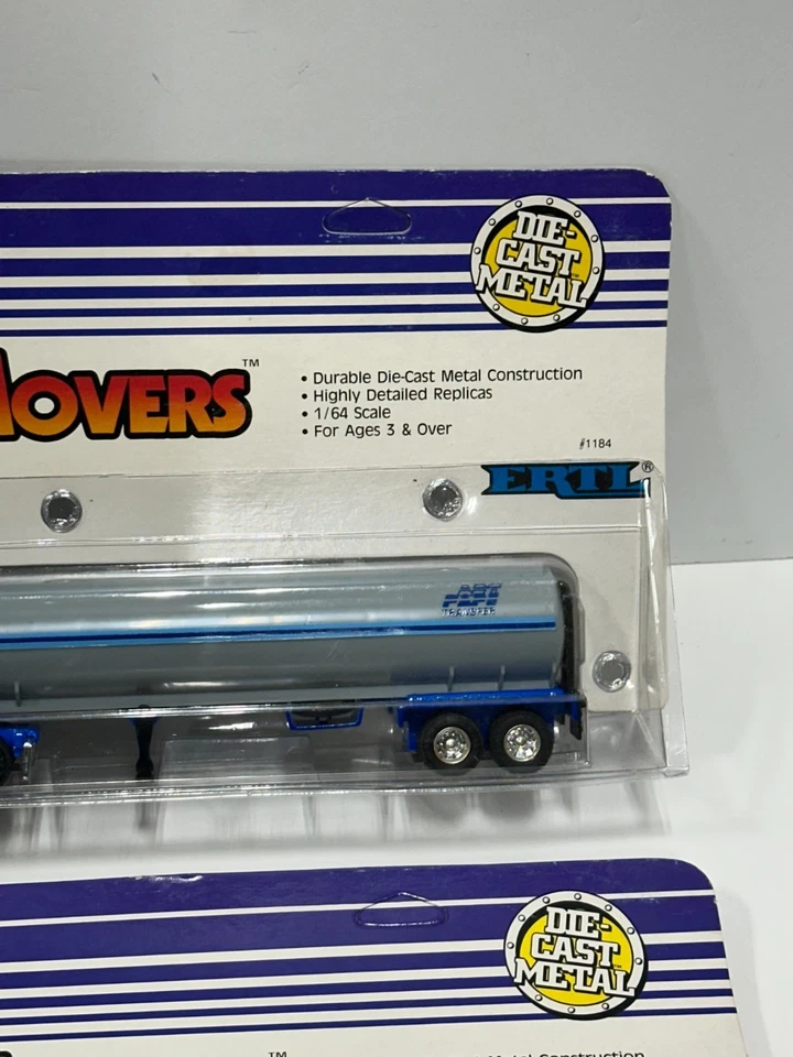 1987 Ertl Mighty Movers Mack COE w/ Livestock Trailer & Ford LTL 900 Tanker 1:64 - Image 3 of 4