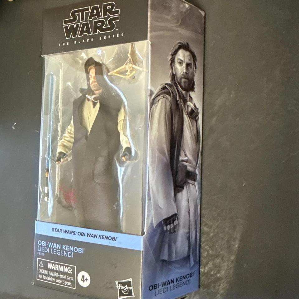 Figura de acción exclusiva de Obi-Wan Kenobi serie negra de Star Wars: Obi-Wan Kenobi Foto 3 de 4