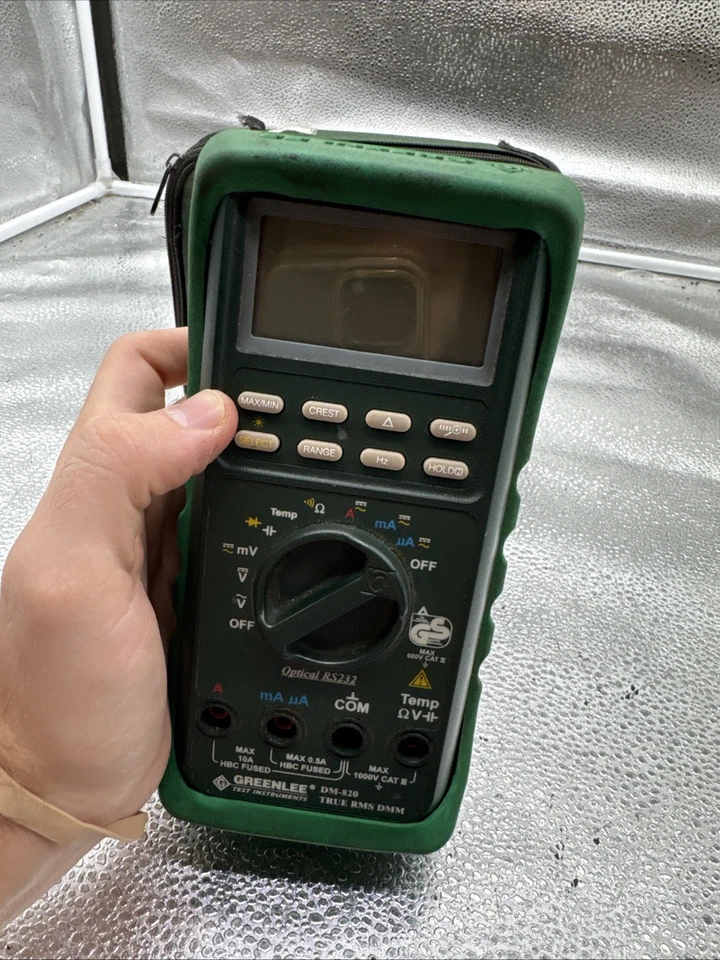 Multímetro digital Greenlee DM-820 AC/DC CAP con cables y estuche True RMS DMM. 24 Foto 2 de 4