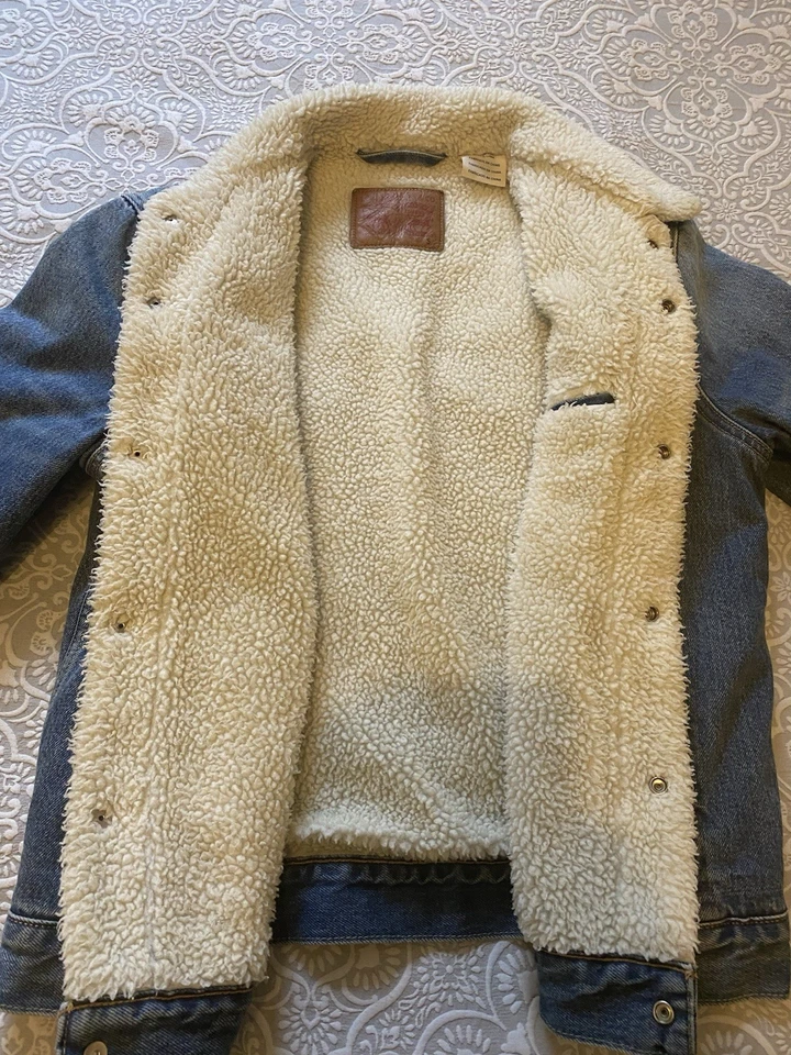 Levi's Sherpa Trucker Jacket, photo 3 of 5