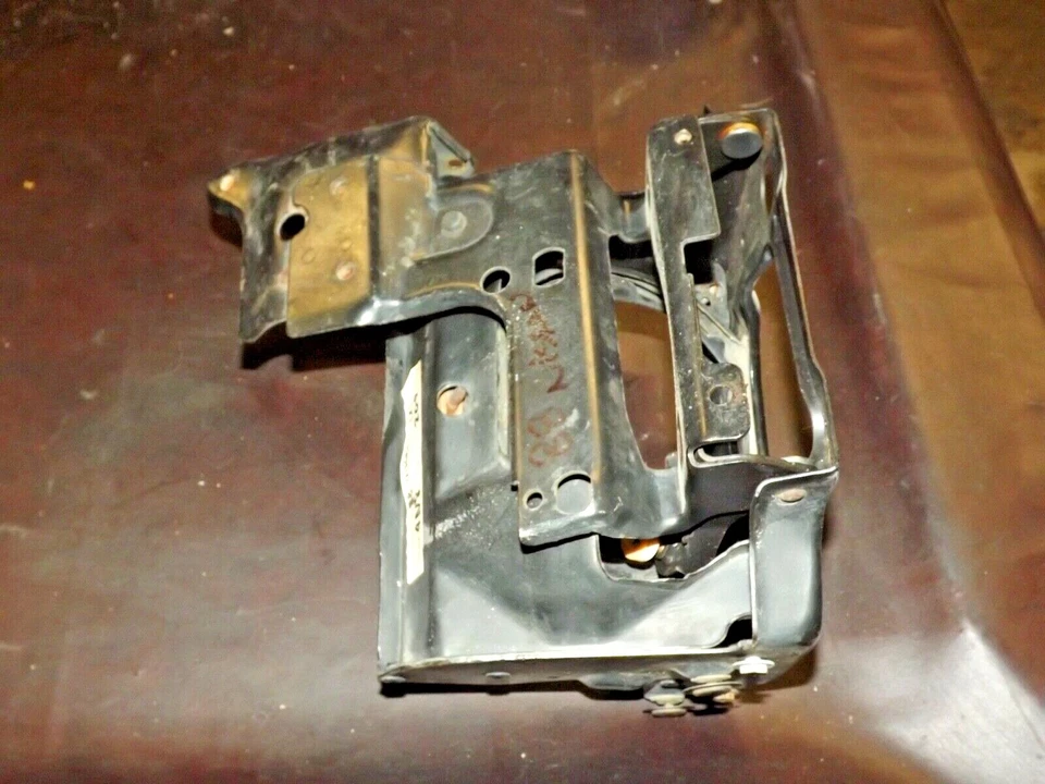 84-88 USDM OEM Nissan S12 200SX Faro Delantero Derecho Retráctil Marco Metal FR Foto 3 de 4